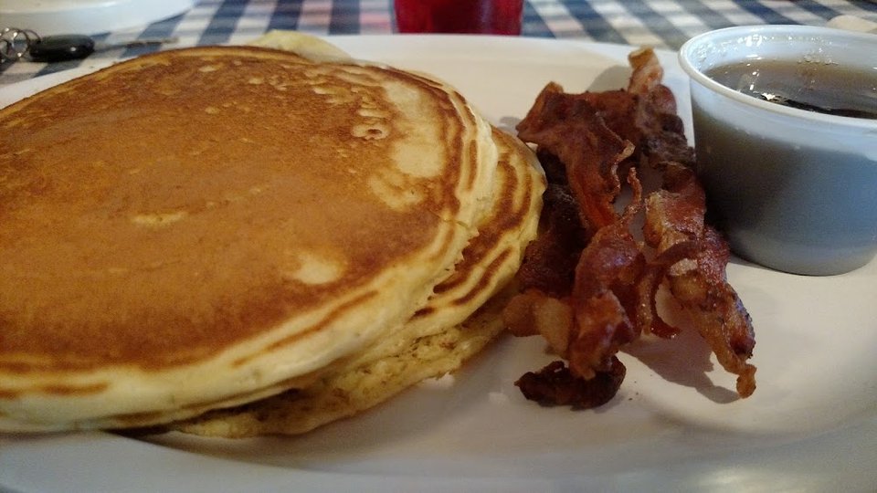 Pancakes & 2 Bacon